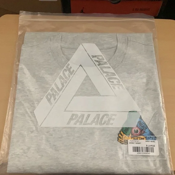 Palace “ARMS” T shirt - Picture 3 of 3